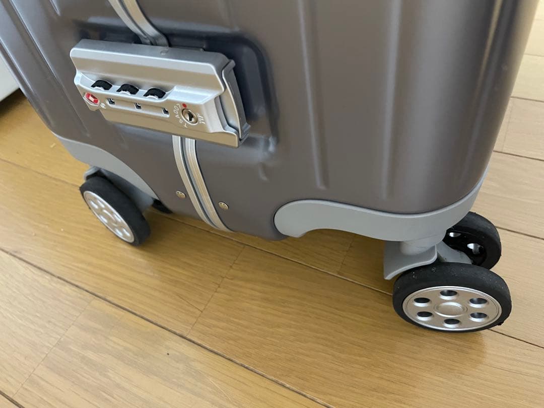 シルバー キャリーケース 94L NOBLE