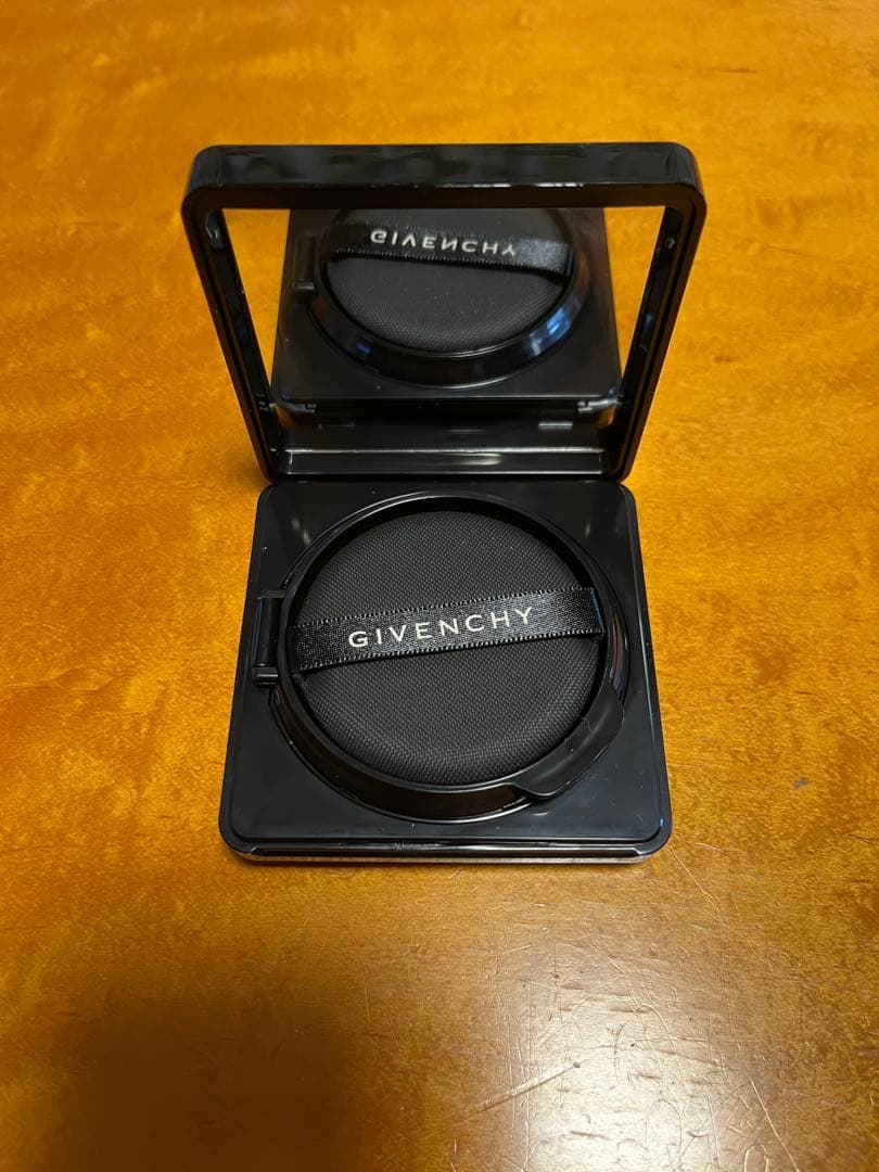 新品 ジバンシイ ソワン ノワール UV コンパクト