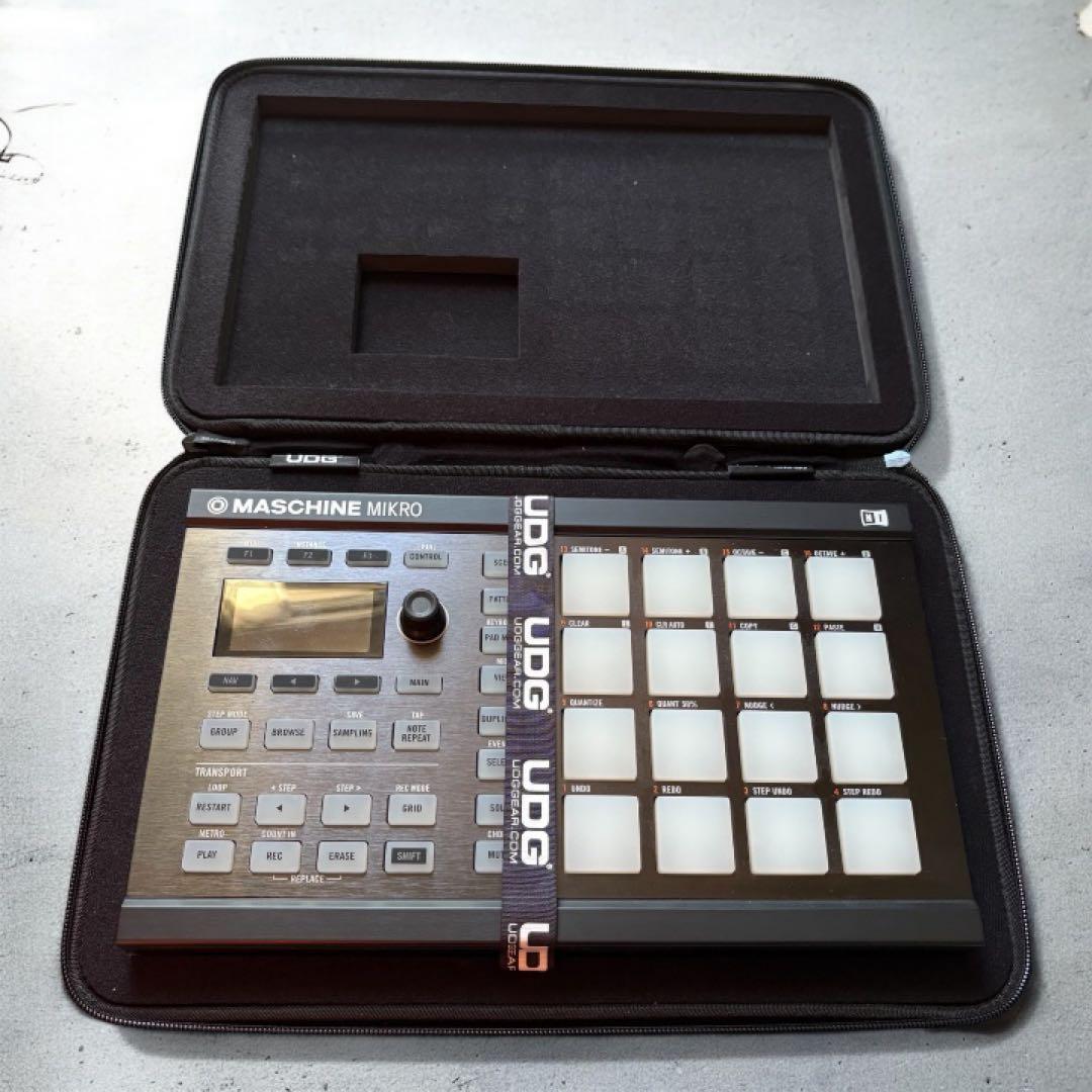 MASCHINE MIKRO MK2 ブラック UDGケース付属
