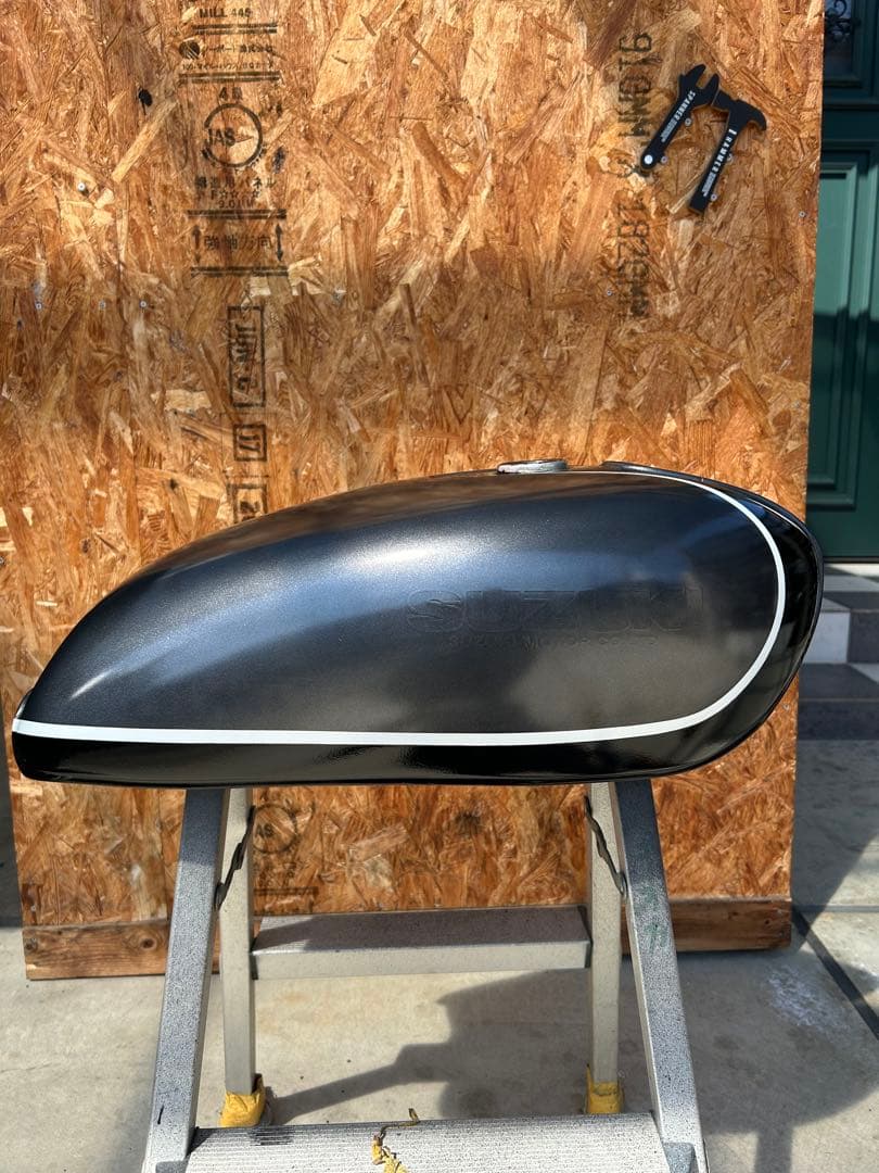 SUZUKI ブラックタンクとサイドパネルセット