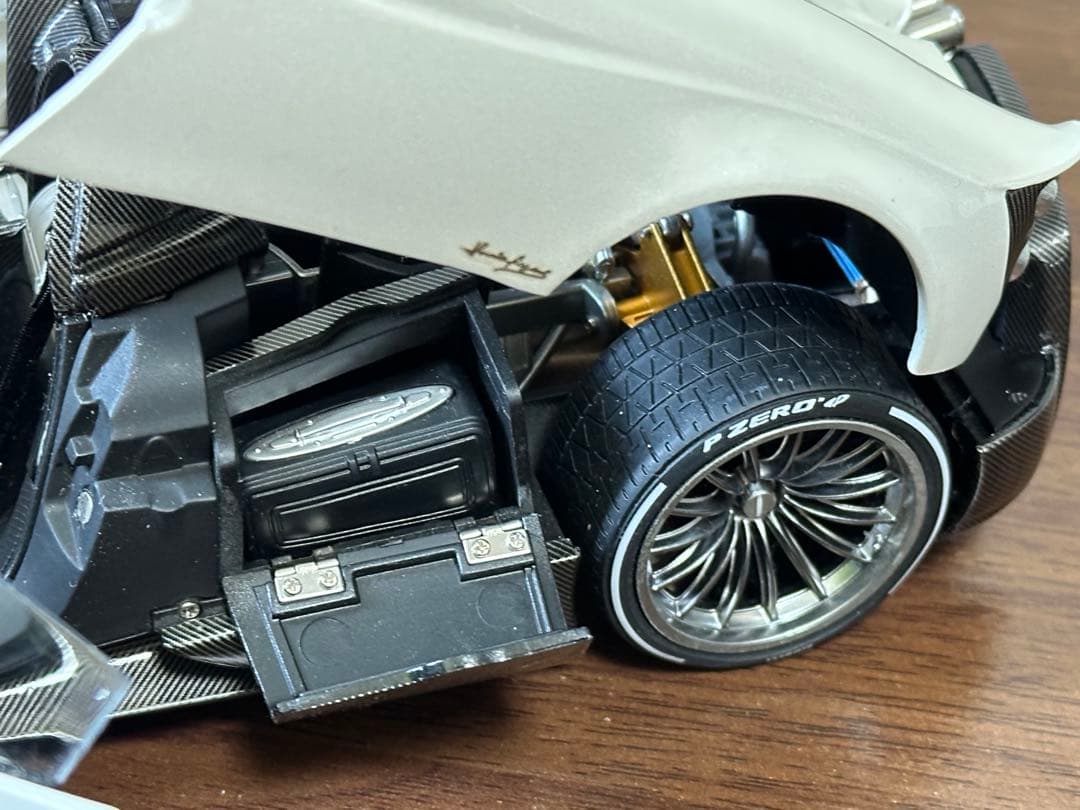1/18 LCD Pagani Huayra パガーニウアイラロードスター