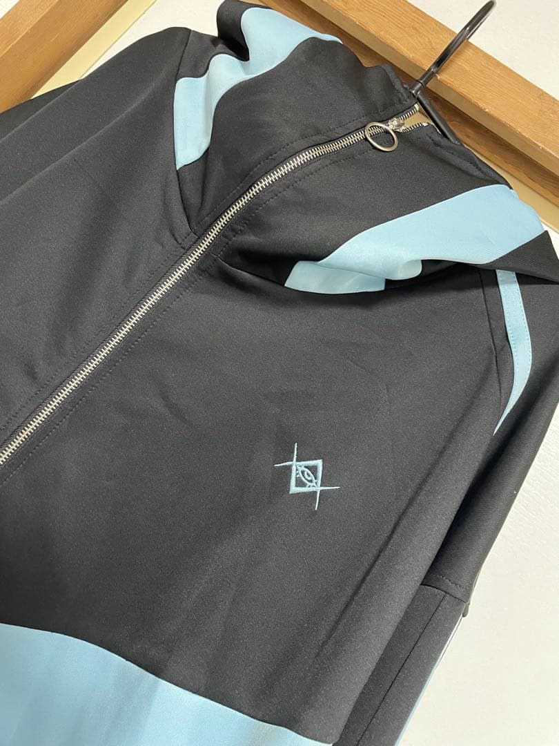 《最終値下げ明日まで‼️》レフレムボリュームネックライン切り替えジャージパーカー