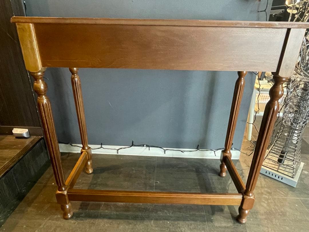 美しいデザインと上質な質感　アンティーク　コンソールテーブル