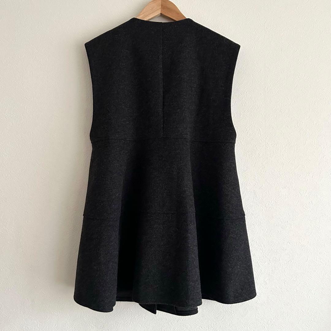 anana アナナ　ティアードペプラムノーカラー ストレッチ ベスト ジレ