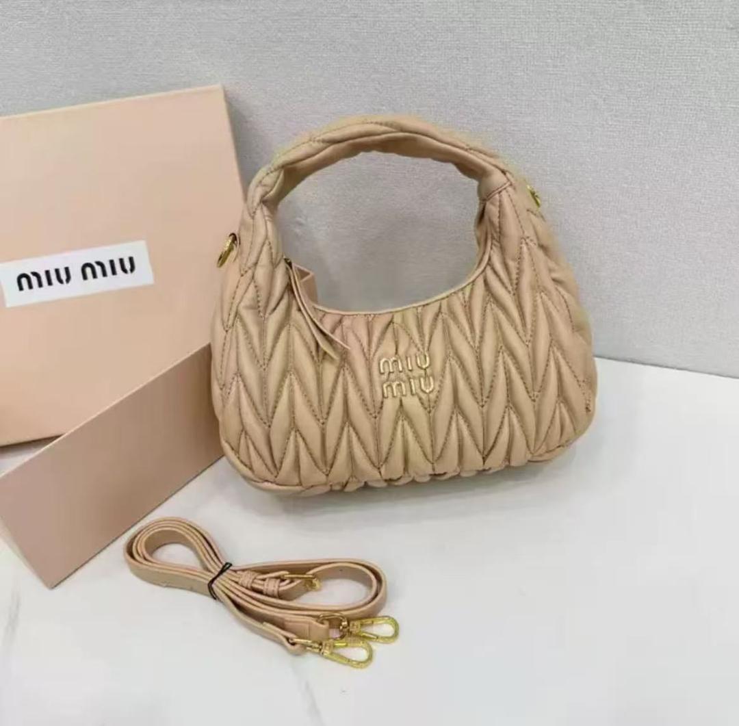 miumiu カーキ ショルダーバッグ