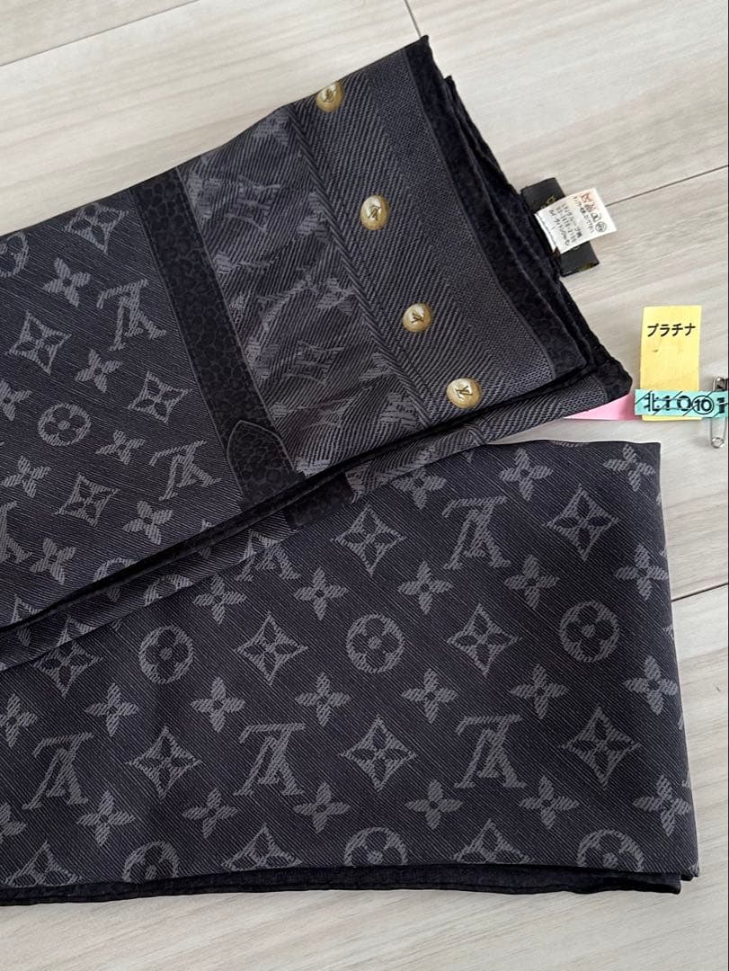 LOUIS VUITTON ルイ・ヴィトン 大判 ストール グレー LV柄