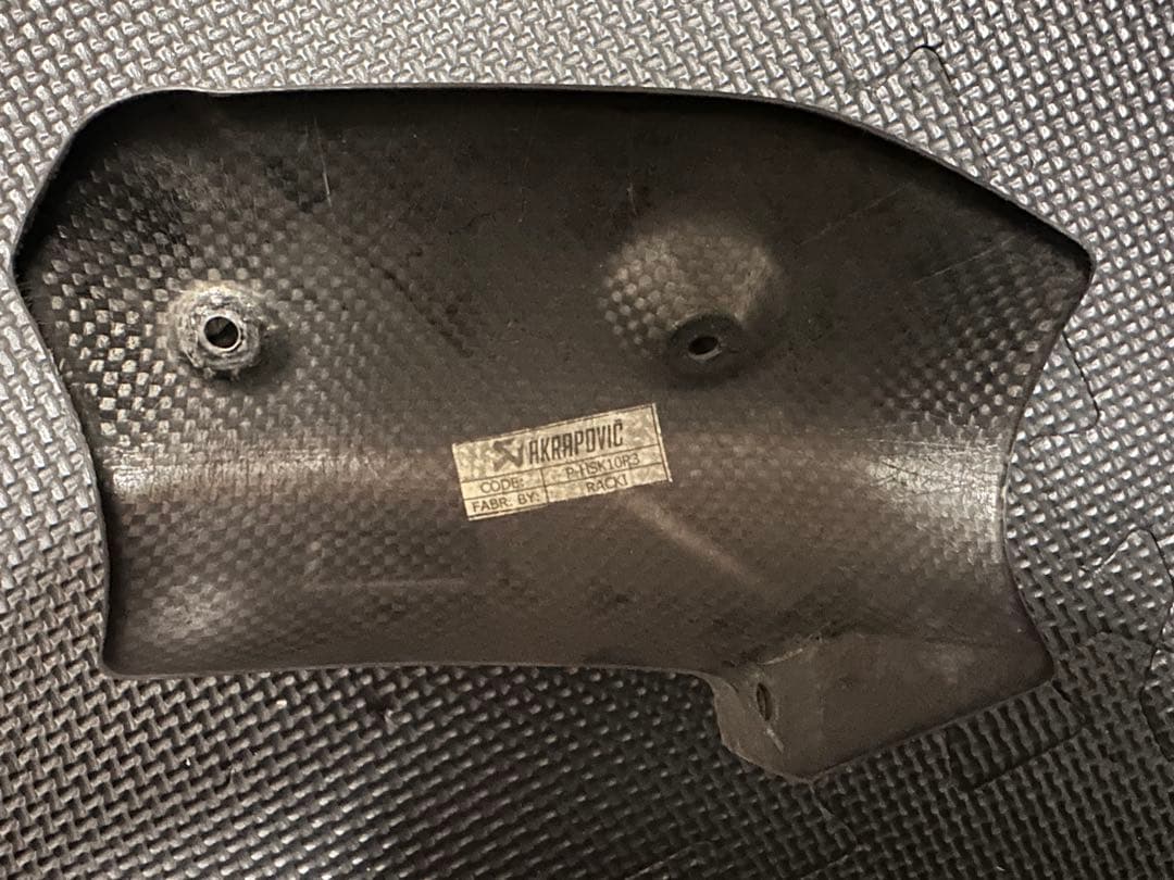 Akrapovic スリップオンマフラー カーボン