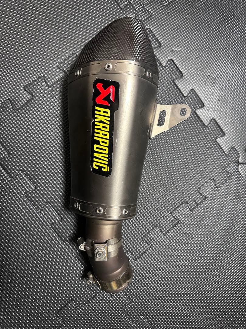 Akrapovic スリップオンマフラー カーボン