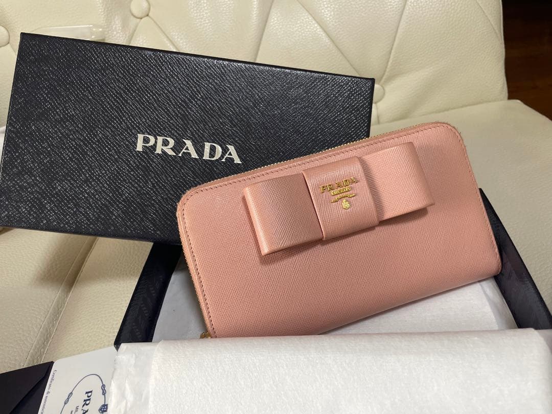 美品　PRADA プラダ　長財布　リボン（値下げ交渉してください）