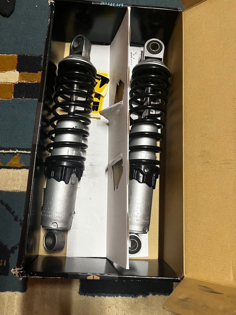 KYB TGS325 リアサス 2本セット