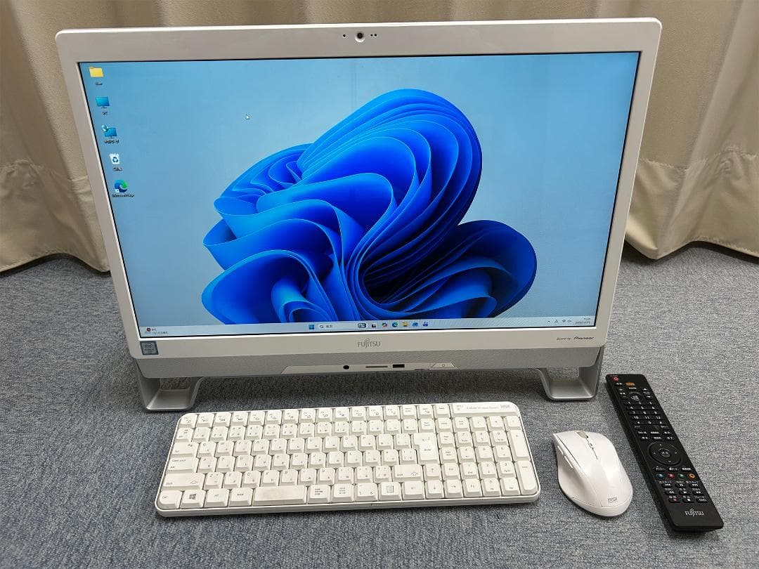 Fujitsu ESPRIMO FH70YD 23インチ一体型パソコン
