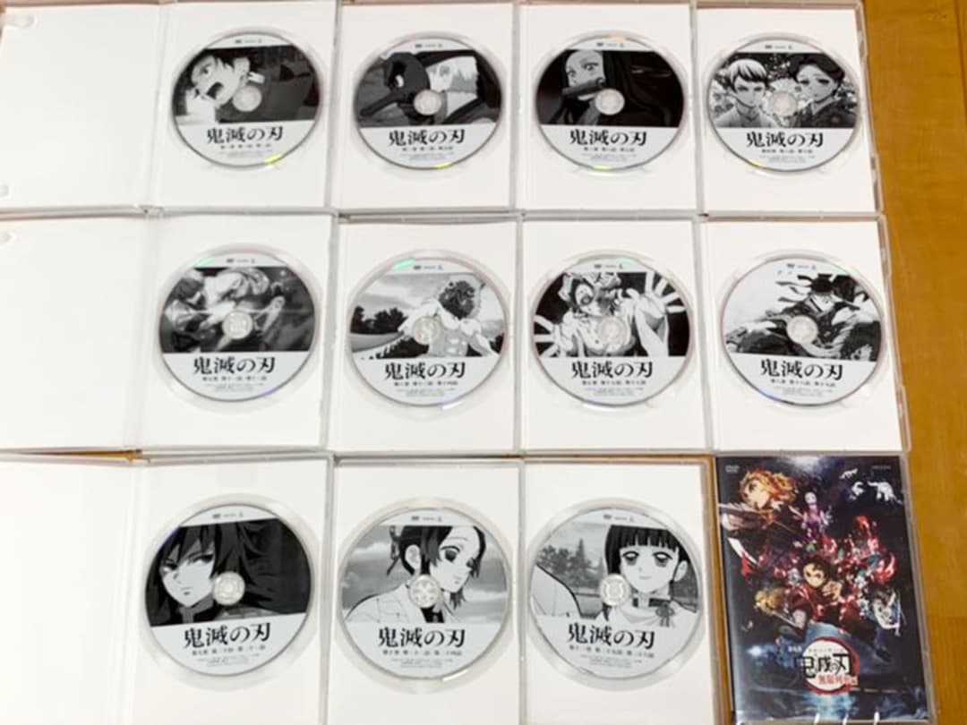 【送料無料 新品、他】鬼滅の刃 劇場版 & TVシリーズ DVD 12点セット
