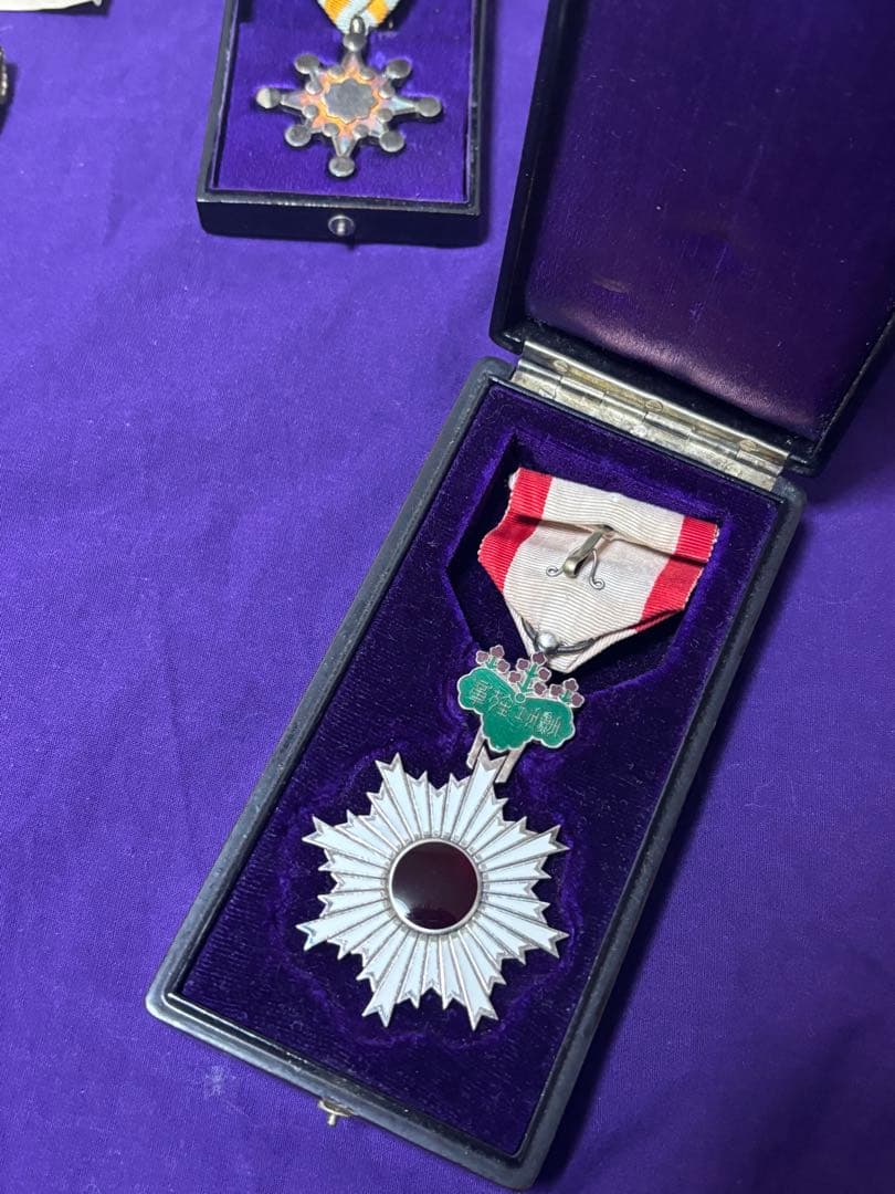 ひ*い様 日本軍 勲章7点＋証記まとめ売り