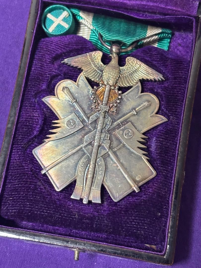 ひ*い様 日本軍 勲章7点＋証記まとめ売り