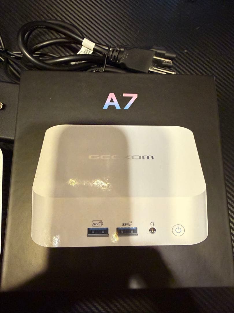 ミニPC GEEKOMA7 Ryzen9 7940HS DDR5/32GB SSD/2TB