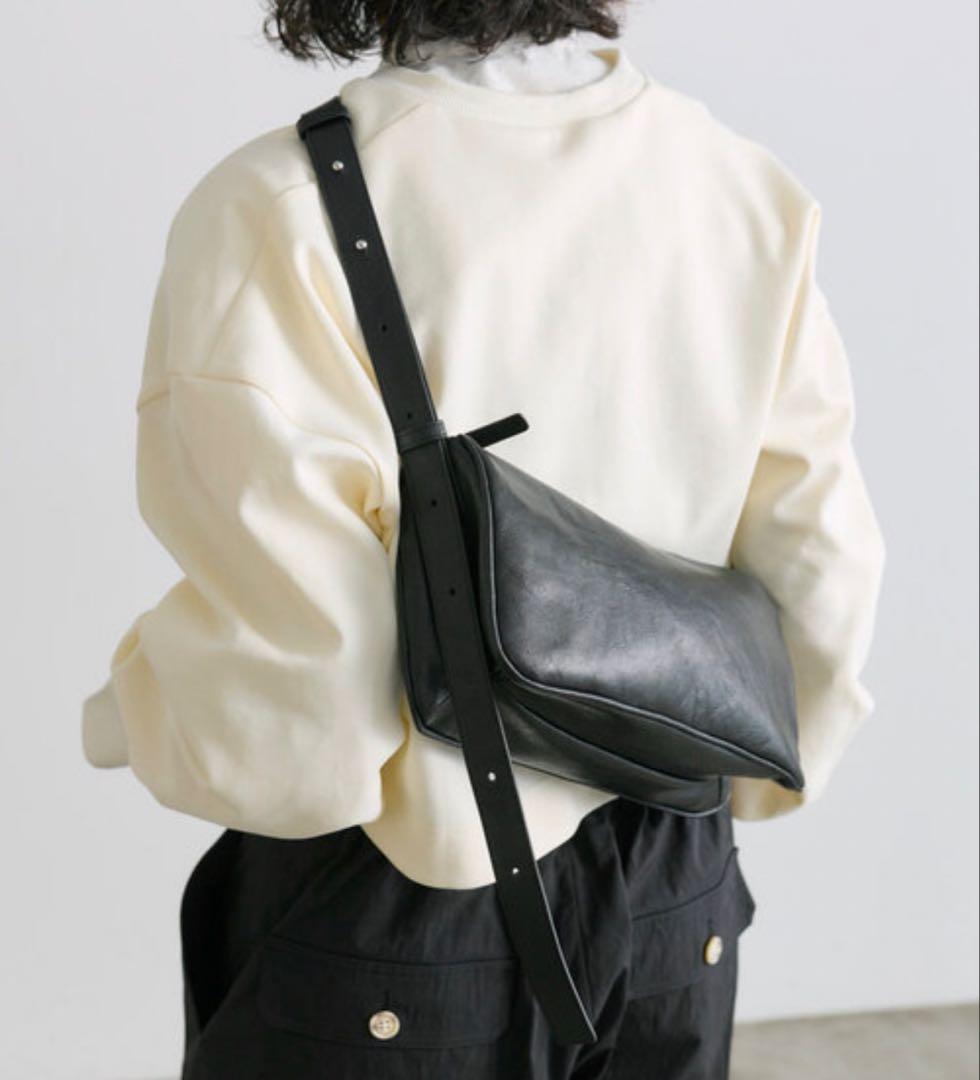 ear PAPILLONNER ショルダーバッグ　ゴートレザー