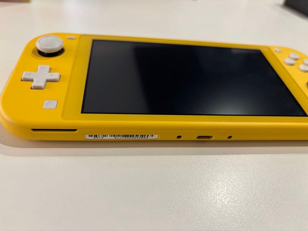 Nintendo Switch Lite イエロー 本体　充電器