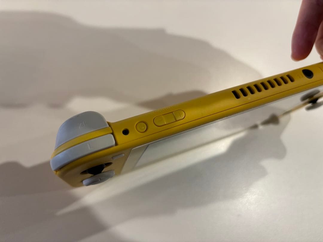 Nintendo Switch Lite イエロー 本体　充電器