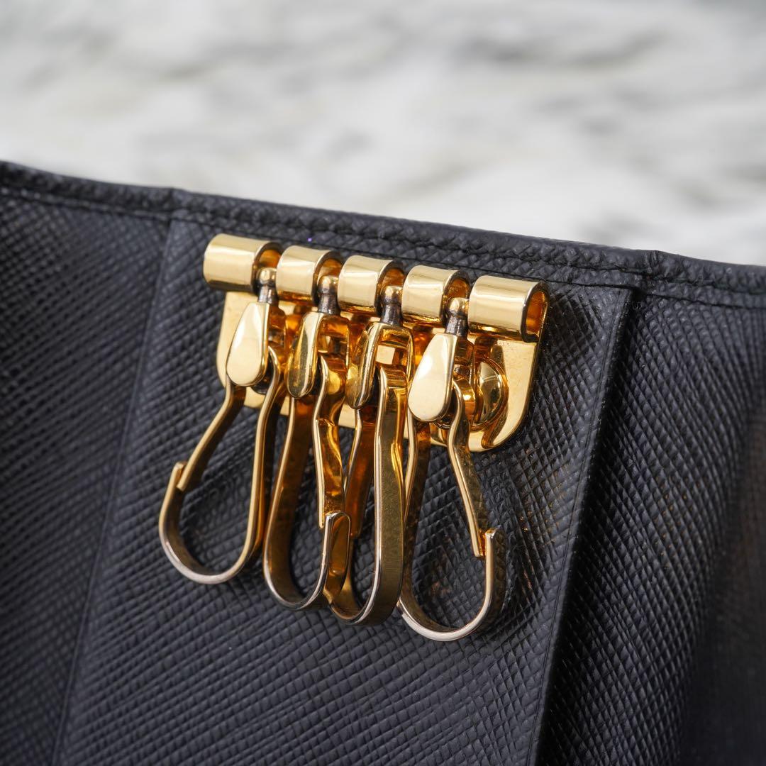極美品　箱付き　PRADA プラダ　キーケース　サフィアーノレザー　ブラック