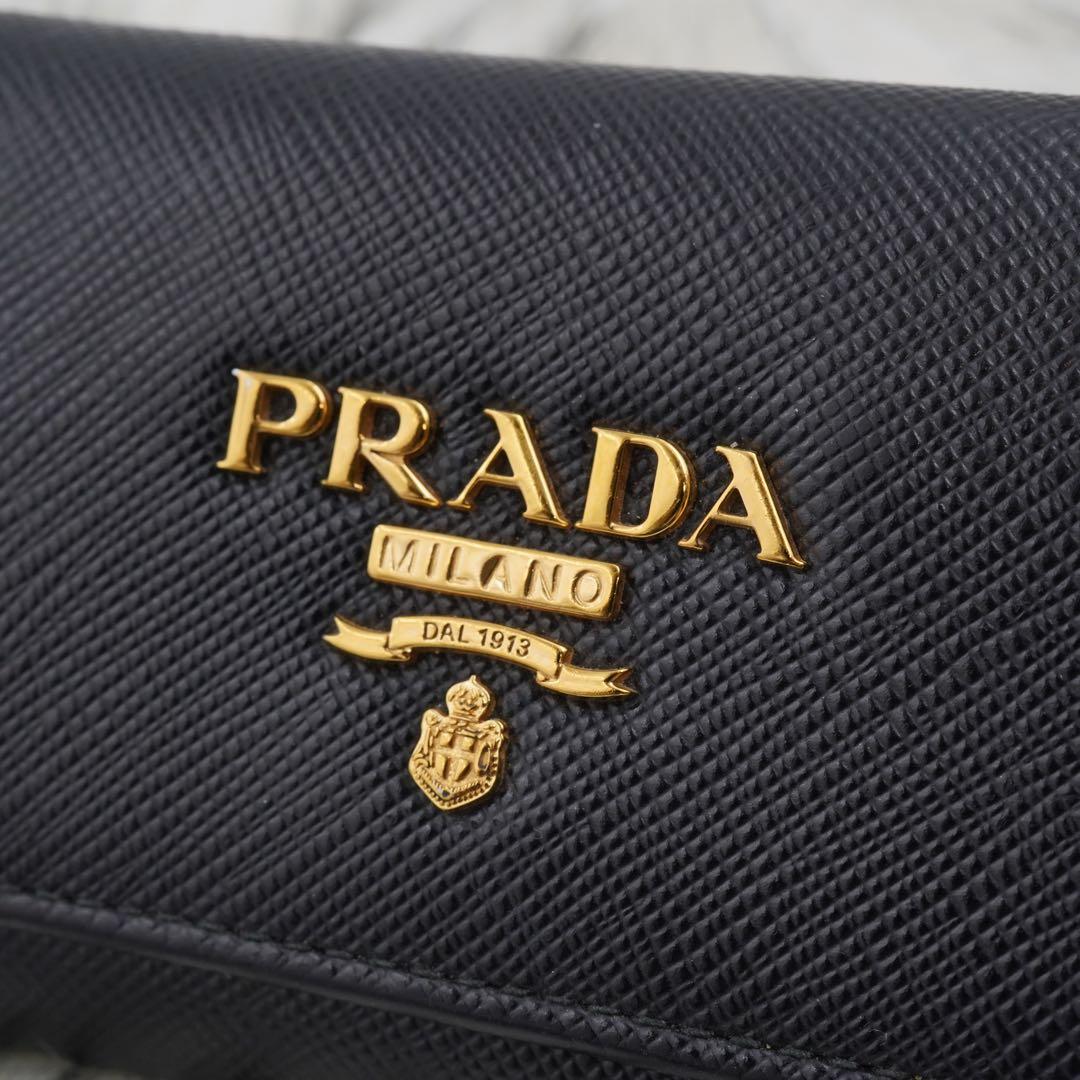 極美品　箱付き　PRADA プラダ　キーケース　サフィアーノレザー　ブラック