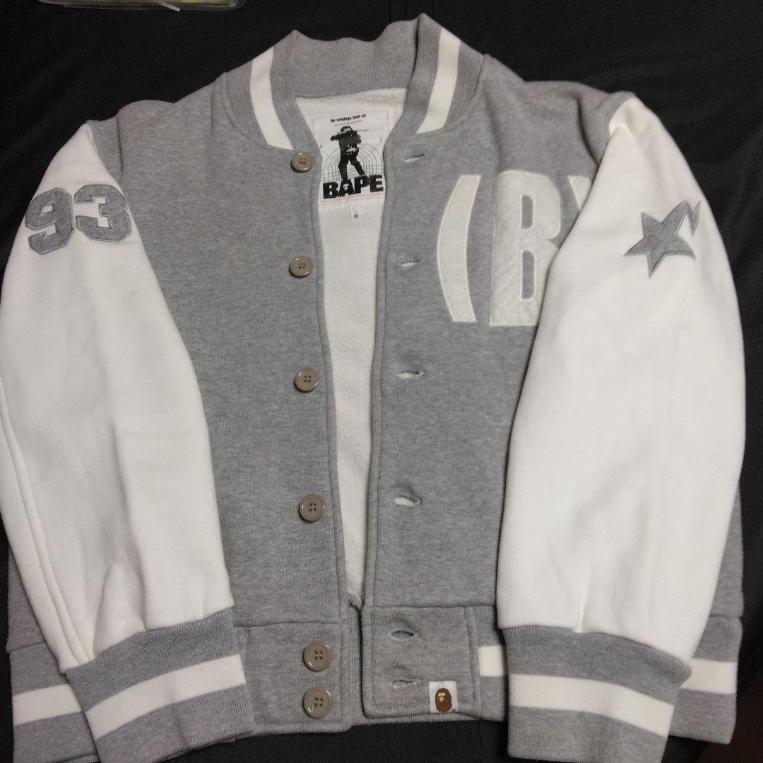 BAPE スタジャン Mサイズ グレー/ホワイト　訳あり