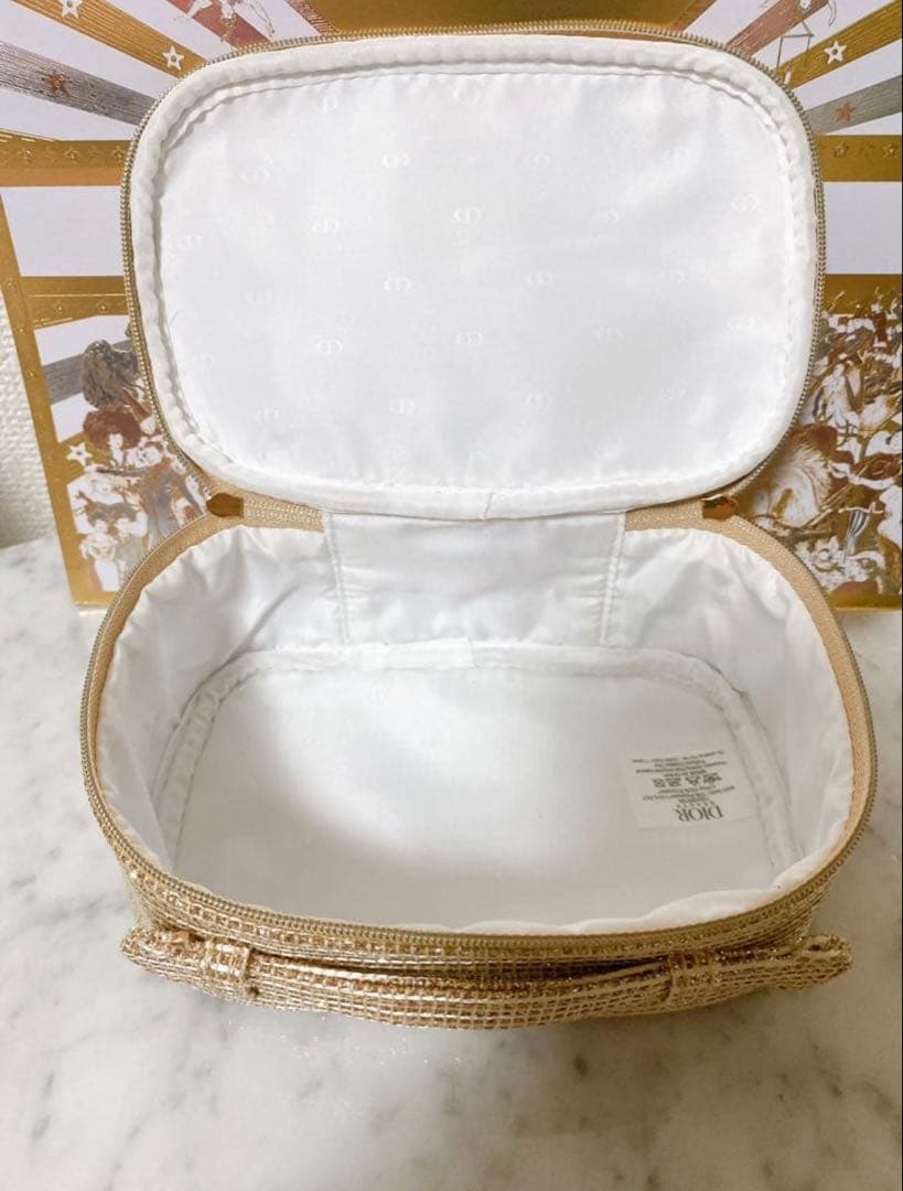 【新品】ディオール dior 2025ホリデーオファーリップ　ポーチ　クリーム