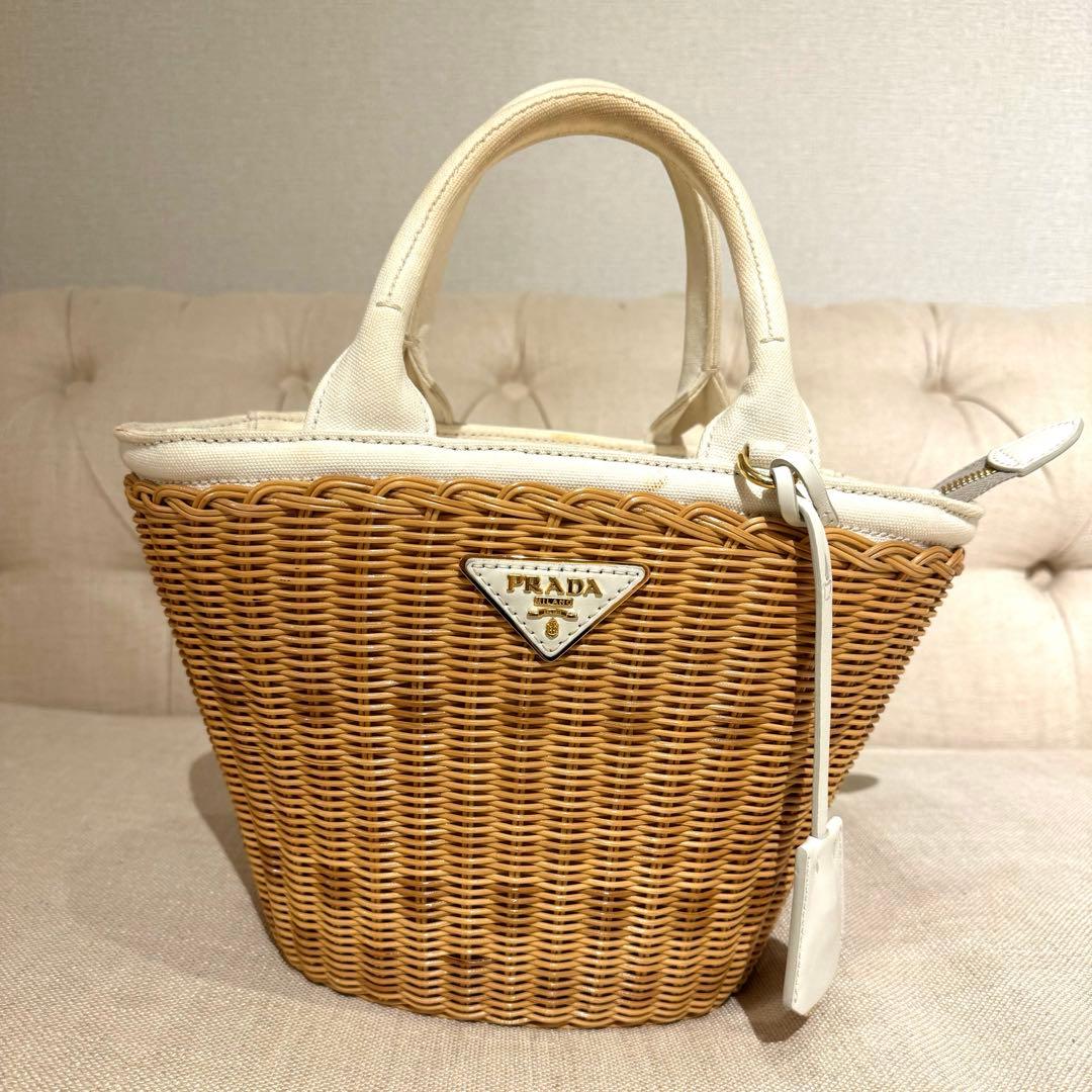 プラダ　カゴバッグ
