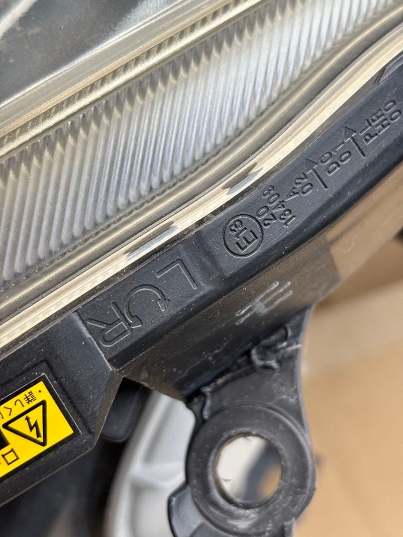 30 後期　プリウス　HIDヘッドライト左右セット