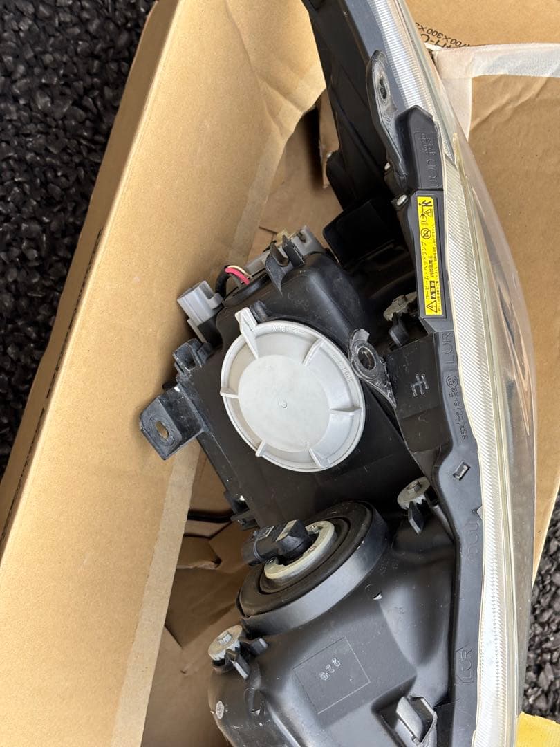 30 後期　プリウス　HIDヘッドライト左右セット