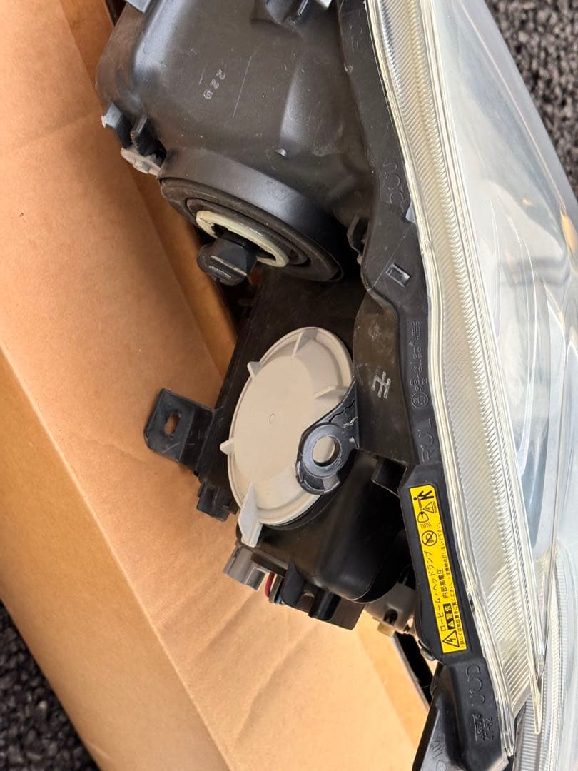 30 後期　プリウス　HIDヘッドライト左右セット