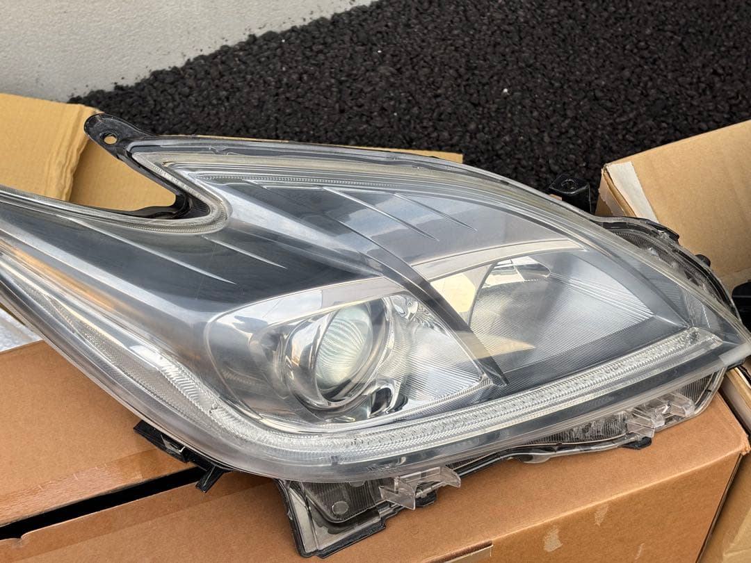 30 後期　プリウス　HIDヘッドライト左右セット