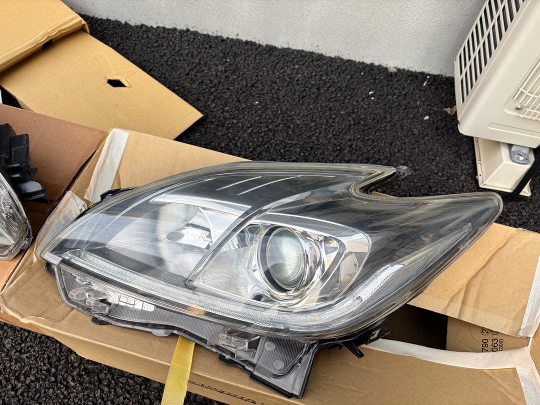 30 後期　プリウス　HIDヘッドライト左右セット