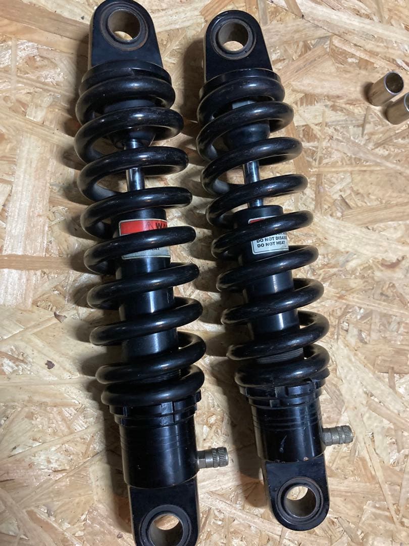 イージーライダース　SR400ローダウンサスペンション