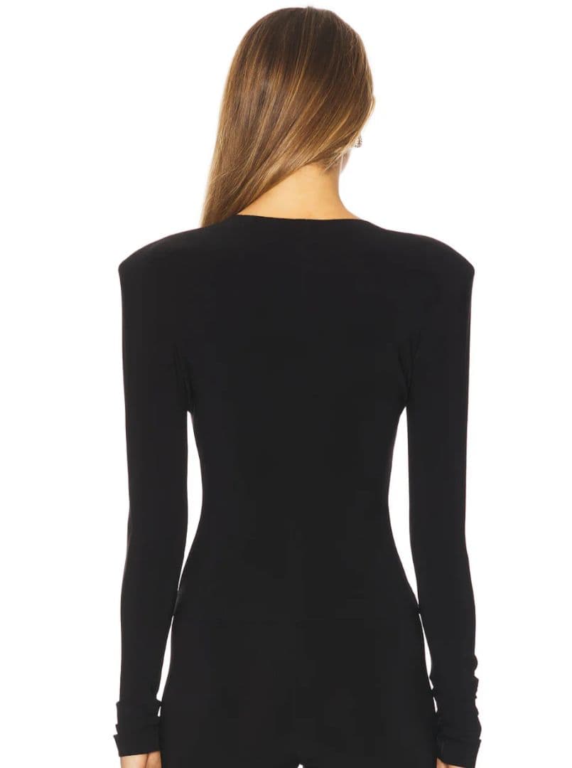 滝沢眞規子サン着用ショルダーパッドVネックトップス