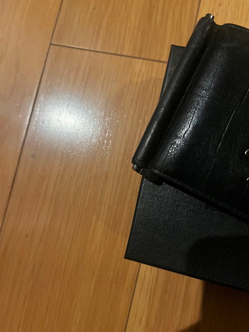 しおんサンローランYSLロゴマネークリップ２つ折り財布ブラック