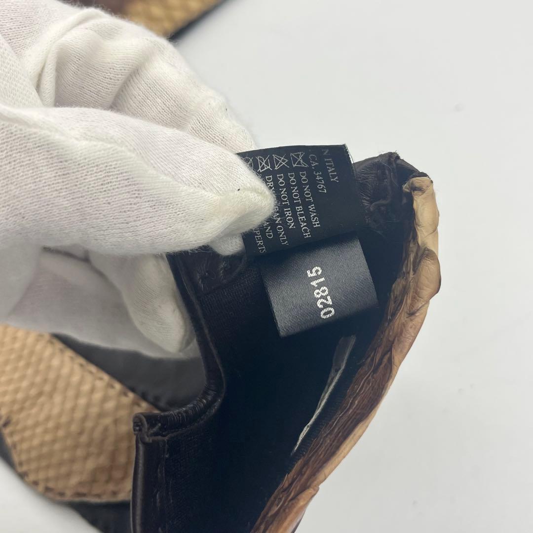 プラダ　パイソン　レザー手袋 黒とベージュのコンビネーション