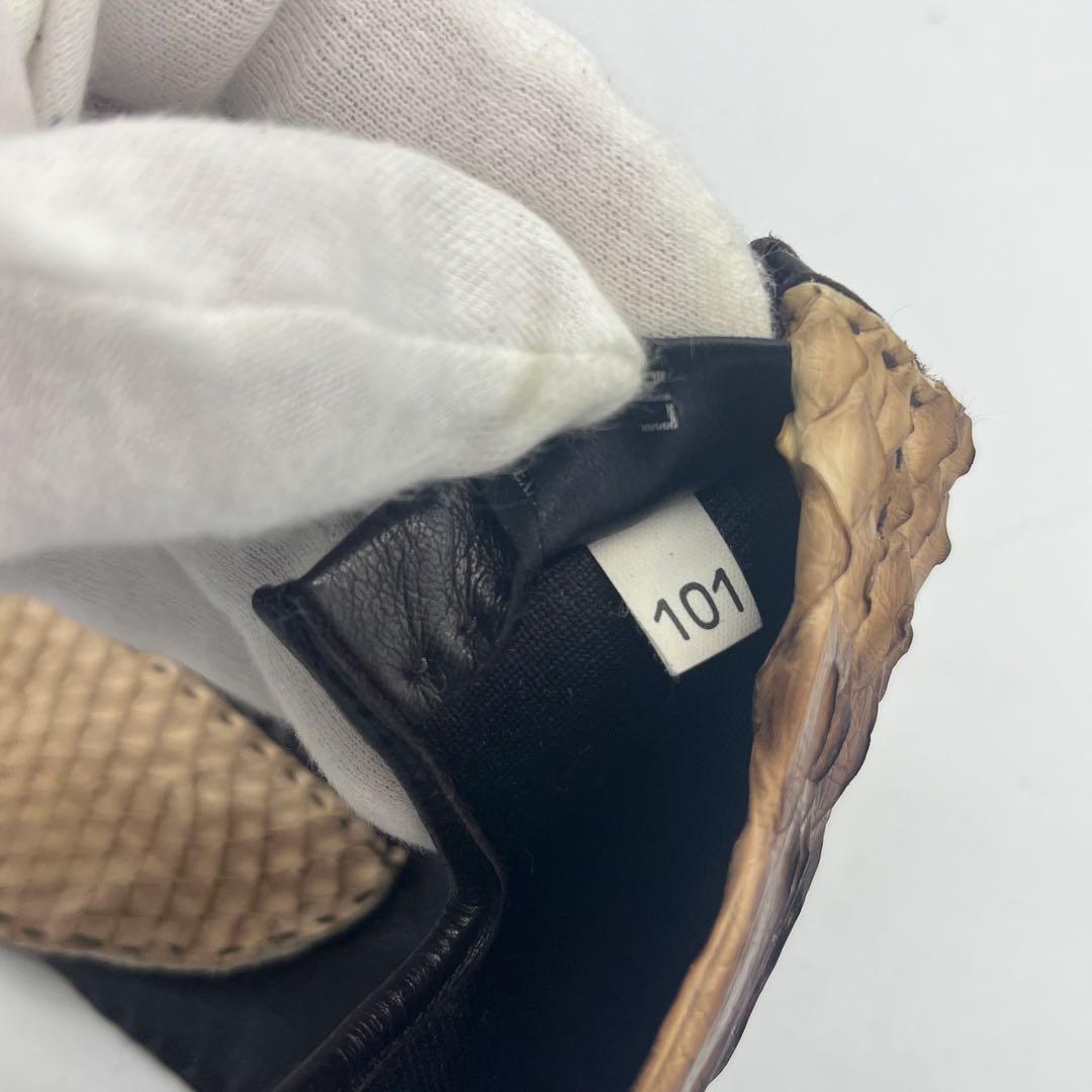 プラダ　パイソン　レザー手袋 黒とベージュのコンビネーション