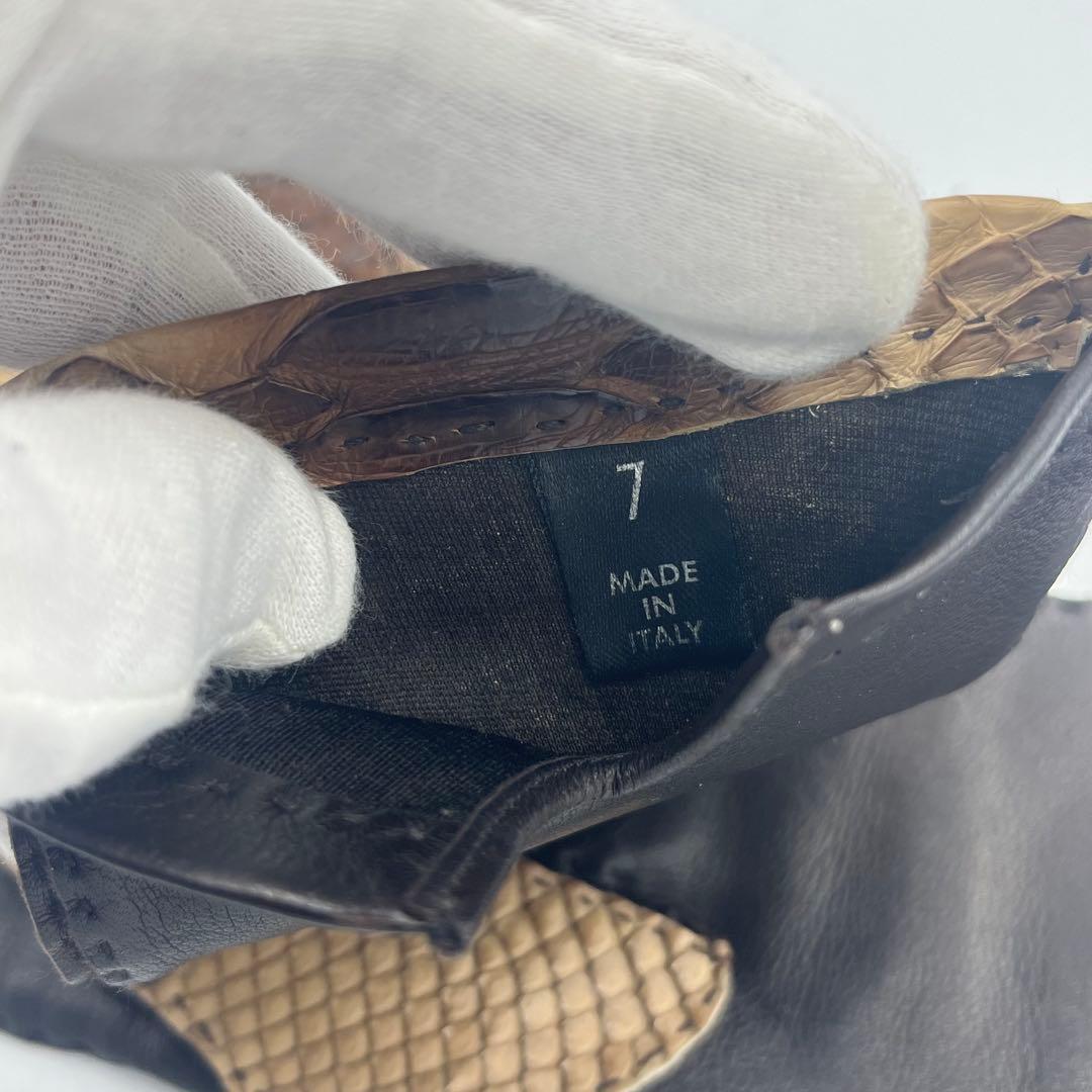 プラダ　パイソン　レザー手袋 黒とベージュのコンビネーション