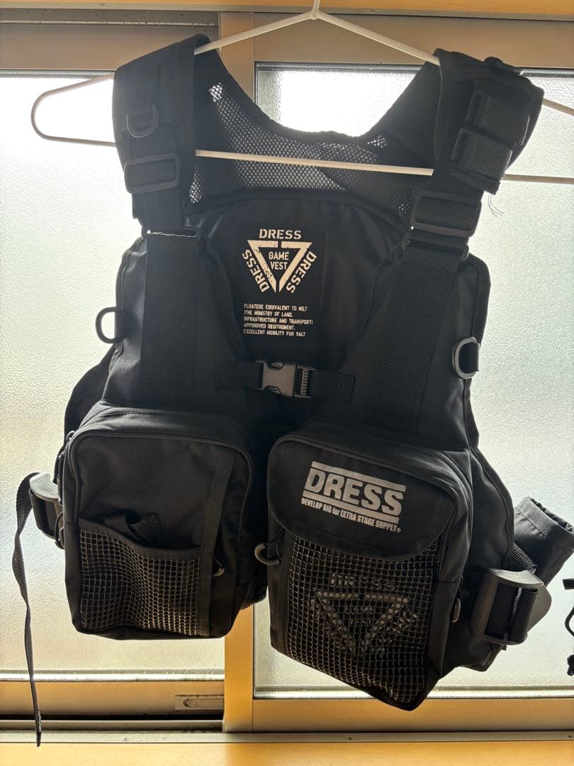 DRESS フローティングゲームベスト 黒　ライフジャケット　釣りベスト