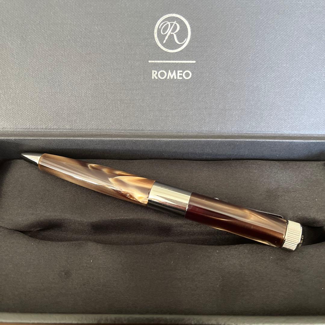 伊東屋　romeo No.3 ボールペン　イタリアングレイ(マーブル模様)