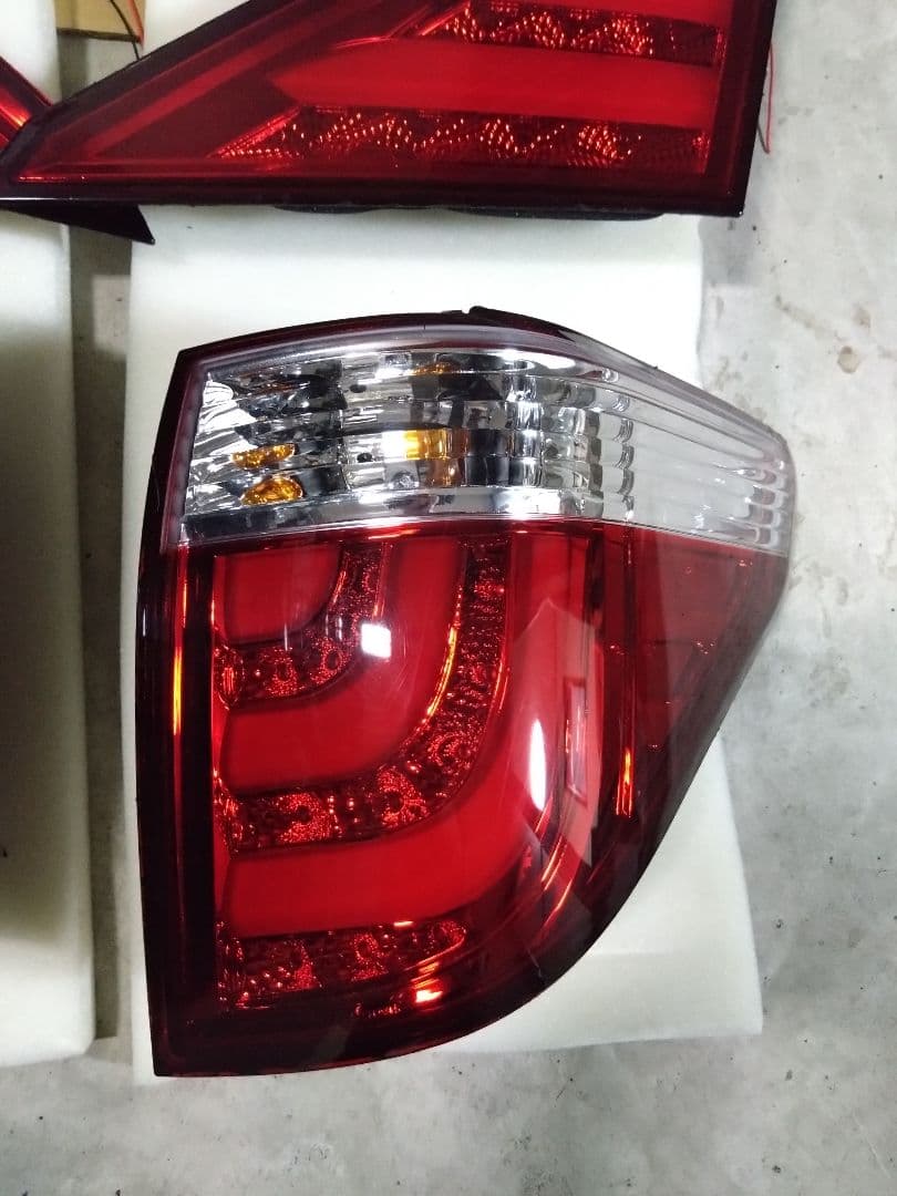 ２０アルファードヴェルファイアクリスタルアイテールランプ