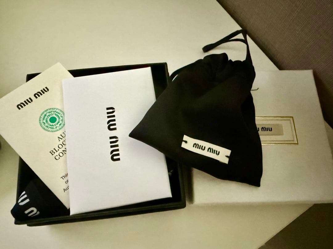 miu miu ヘアピンセット 白