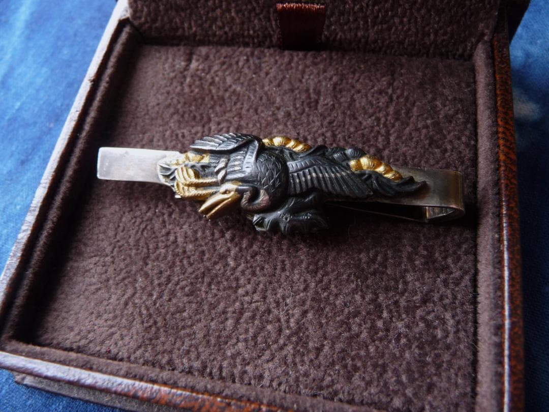 金工銅地鍍金鶴松図片目貫　ネクタイ装飾