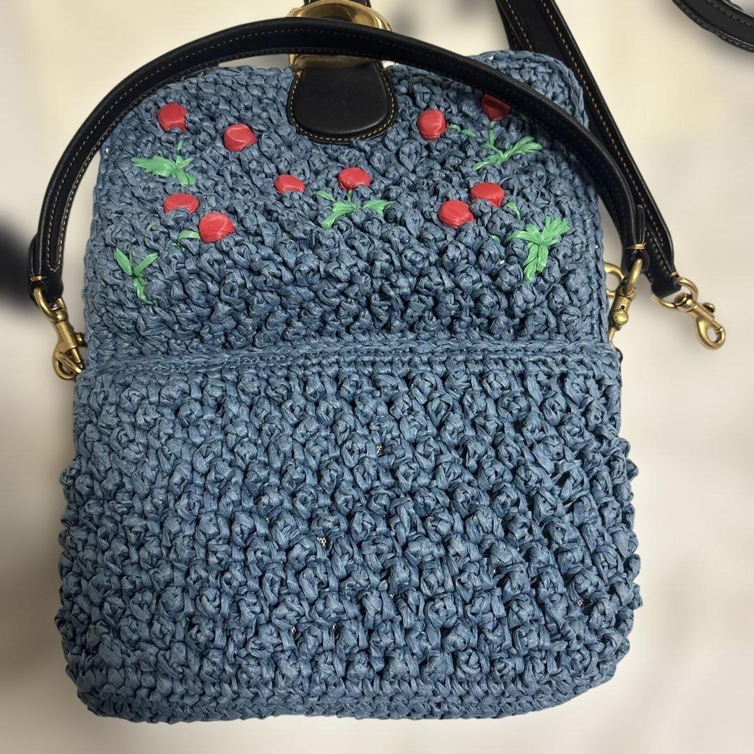 COACH チェリー柄ストロー素材ハンドバッグ