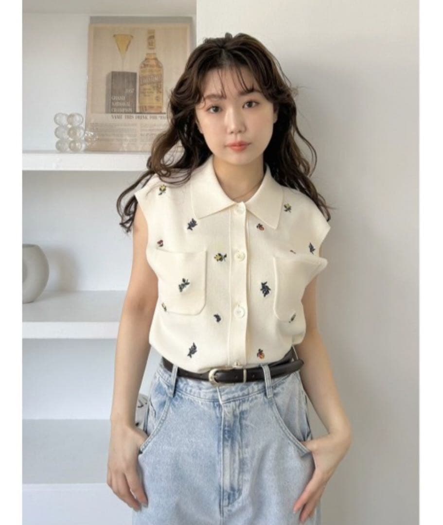 FRAYI.D 完売商品　フルーツ刺繍ポロカラーノースリニットジレ