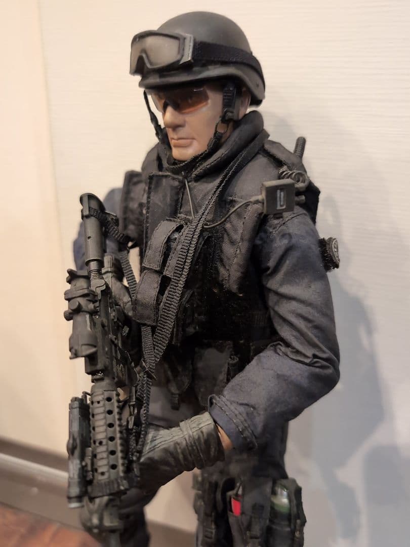 さ*ら様 ・SWAT フィギュア ・ホットトイズ ・1/6スケール