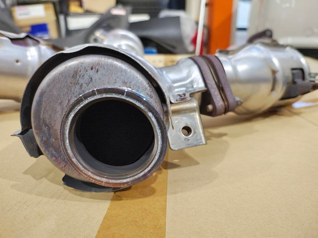 日産　スカイライン　400R　RV37　VR30DDTT　純正触媒