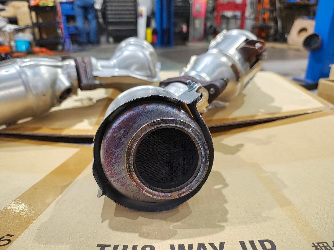 日産　スカイライン　400R　RV37　VR30DDTT　純正触媒