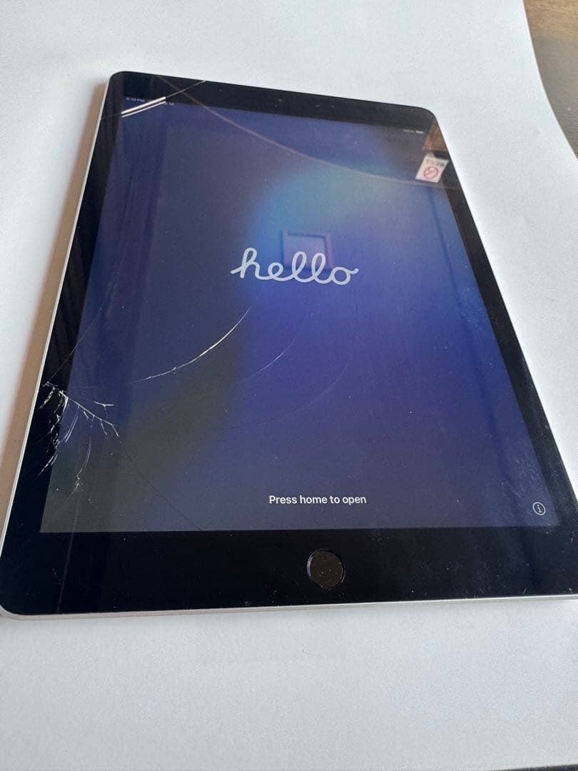 iPad シルバー 本体 画面ひび割れあり　代9世代64GB