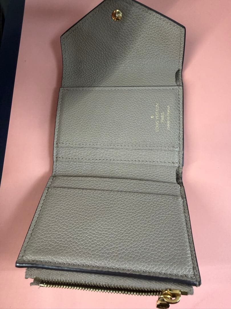 現行LOUIS VUITTON ポルトフォイユ　クレア モノグラム 折り財布